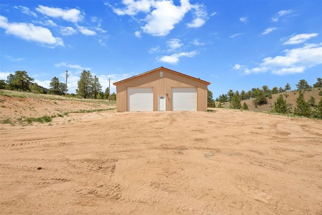 Detached garage with 1 bed/1 ba apartment | Image 37