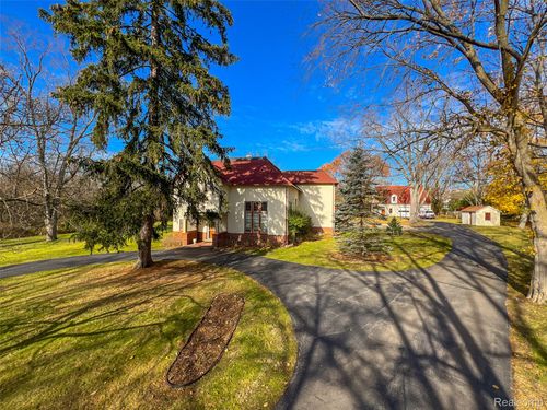 5044 Charing Cross Rd, Bloomfield Hills, MI, 48304-3677 | Card Image