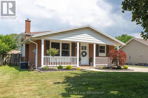 9 Brimley Crescent, St. Catharines (Lakeshore), ON, L2M7A7 | Card Image