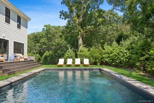 4 Squaw Rd, East Hampton, NY, 11937-4512 | Card Image