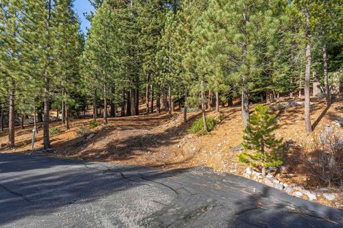 202 Hidden Lake Loop, Olympic Valley, CA, 96146-1047 | Card Image