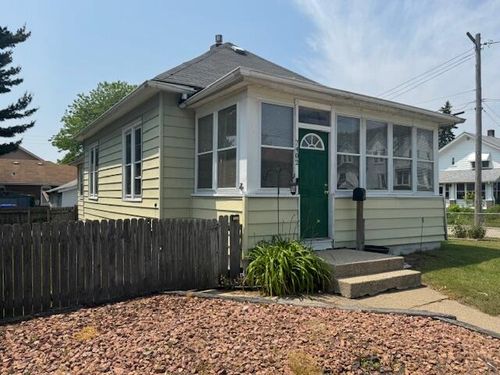 7402 8th Ave, Kenosha, WI, 53143-5404 | Card Image