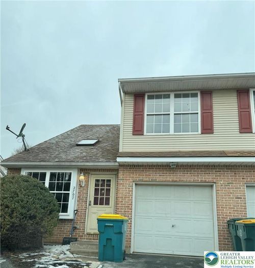 2707 Victoria Ln, Palmer Twp, PA, 18045-5274 | Card Image