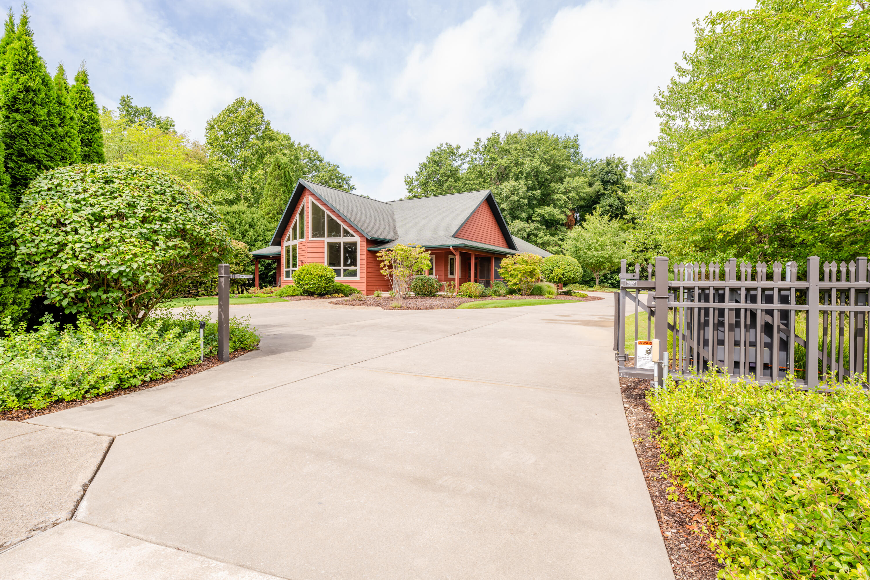 Paw Paw Lake Rd, Coloma, MI 49038
