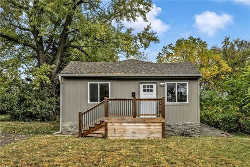 8111 Park Ave, Kansas City, MO, 64132-2314 | Card Image