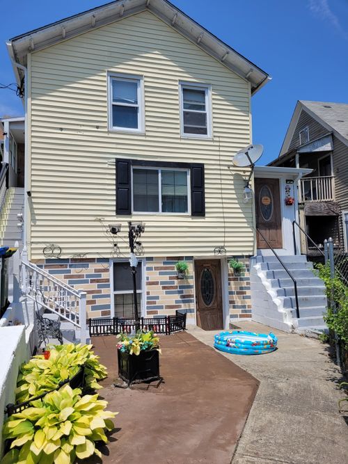 400 Washington Ave, Waterbury, CT, 06708-3840 | Card Image