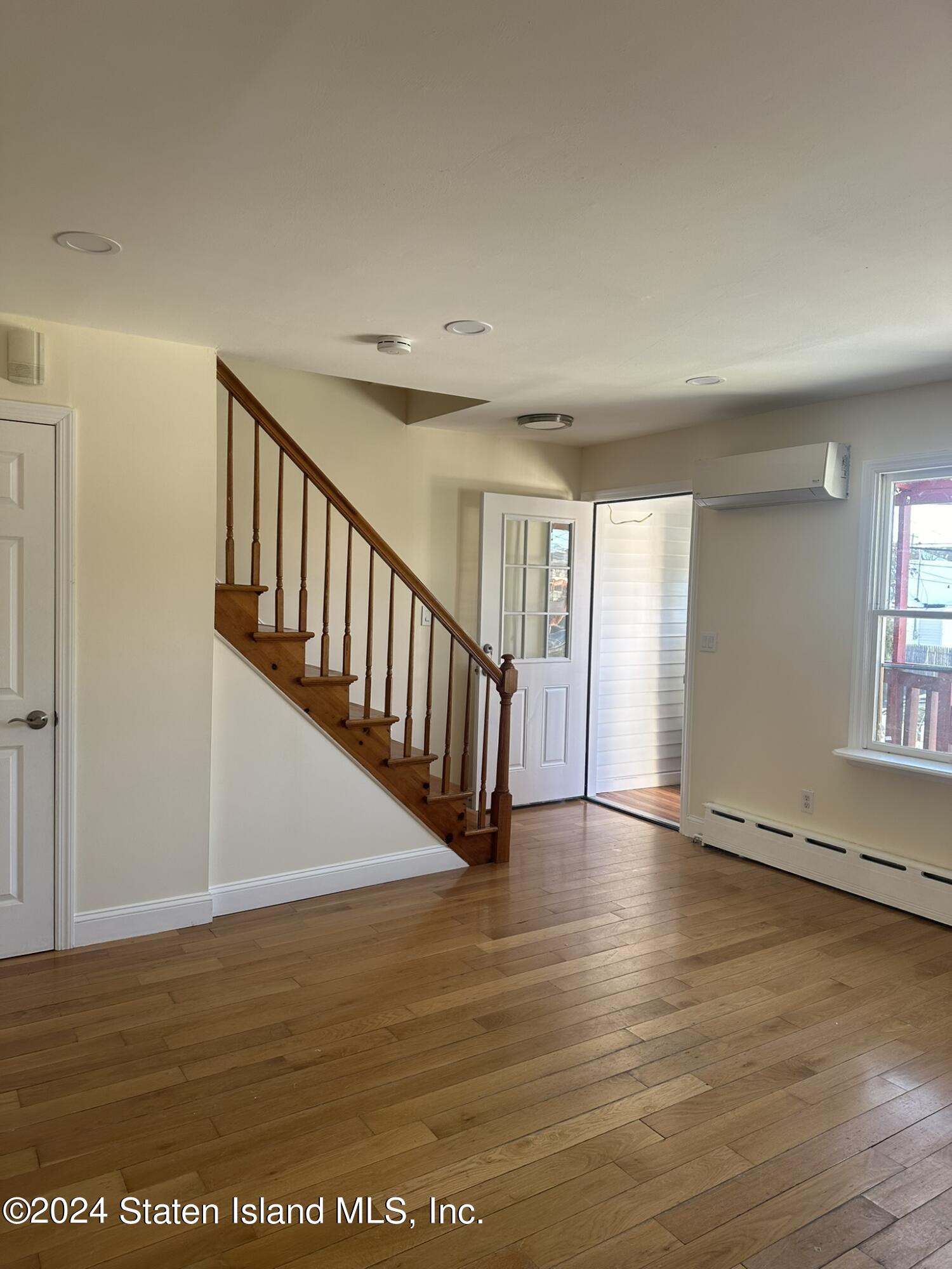 Colony Ave, Staten Island, NY 10306