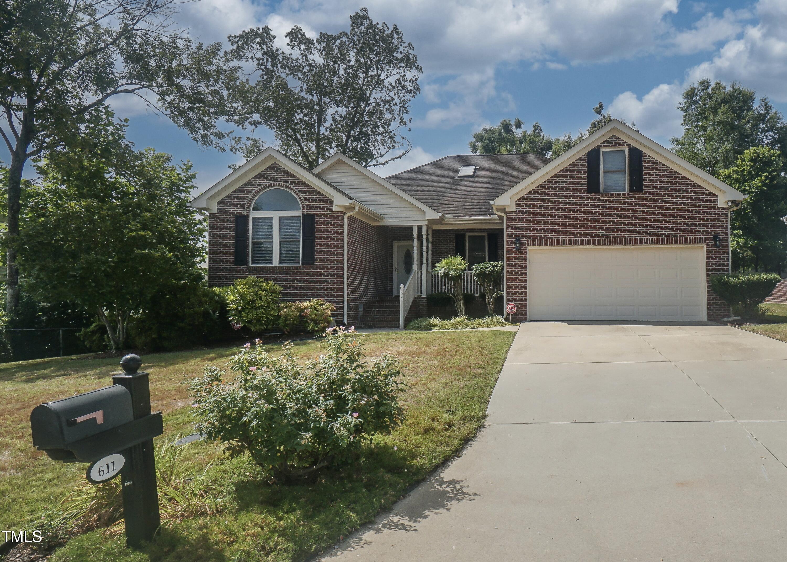 Hertford Ln, Graham, NC 27253