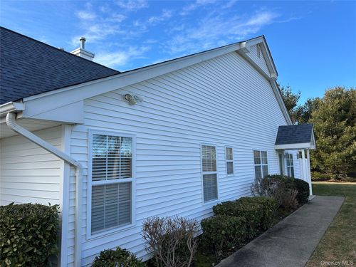 47 Summerfield Ln N, Riverhead, NY, 11901-5323 | Card Image