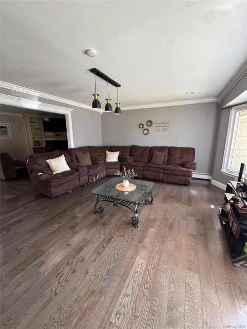 5 Hargrave Ln, Coram, NY, 11727-3514 | Card Image
