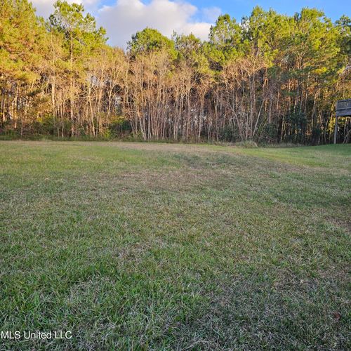 6010 Crescent Shore Dr, Biloxi, MS, 39532-7005 | Card Image