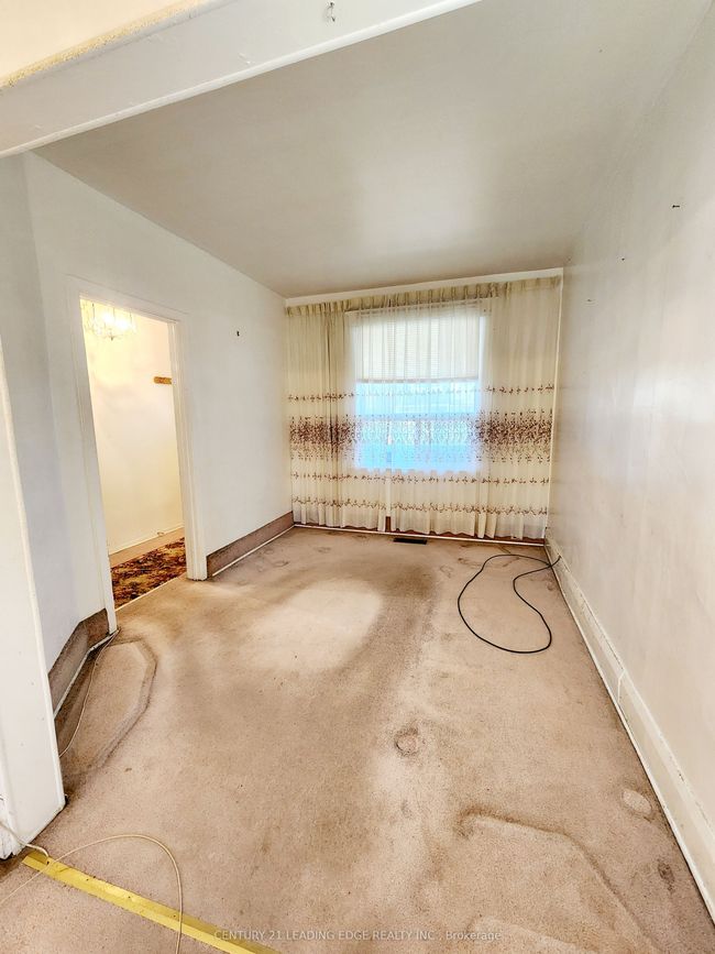 635 Coxwell Ave, House attached with 3 bedrooms, 2 bathrooms and null parking in Toronto ON | Image 8