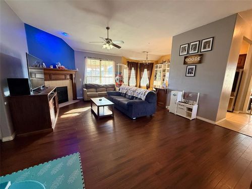 616 Woods Way, Moore, OK, 73160-2359 | Card Image