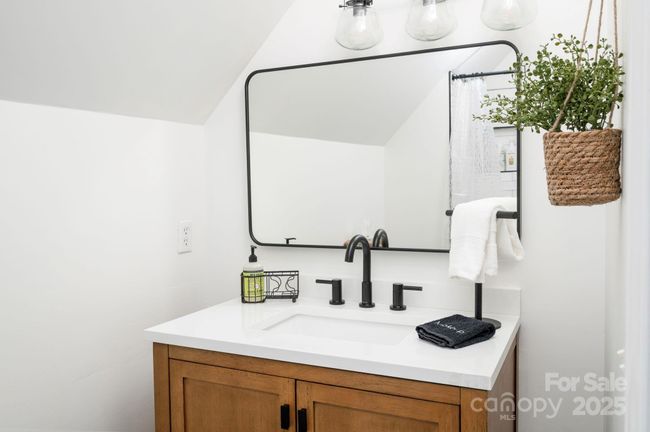 Renovated Guest Bath | Image 25
