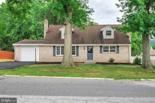 923 Susan Cir, ENOLA, PA, 17025-1831 | Card Image