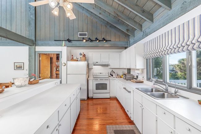 1648 Jose Gaspar Dr, House other with 3 bedrooms, 2 bathrooms and null parking in Boca Grande FL | Image 5