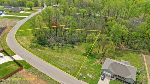 623 Farm Of The Smokies Way, Maryville, TN, 37804-4684 | Card Image