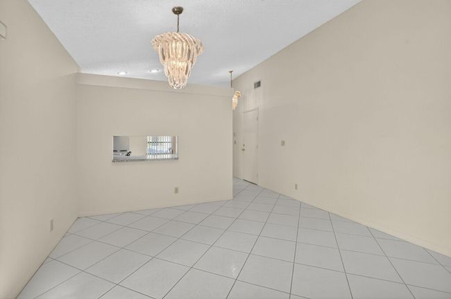 8129 Springtree Rd, Condo with 2 bedrooms, 2 bathrooms and null parking in Boca Raton FL | Image 8