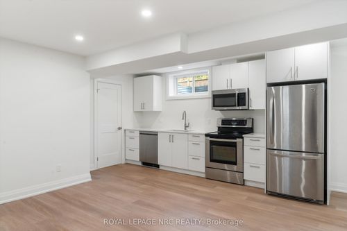 2-lower-7619 Mulhern St, Niagara Falls, ON, L2H1B3 | Card Image