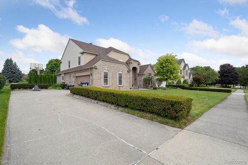 6680 Kings Mill Dr, Canton, MI, 48187-5473 | Card Image