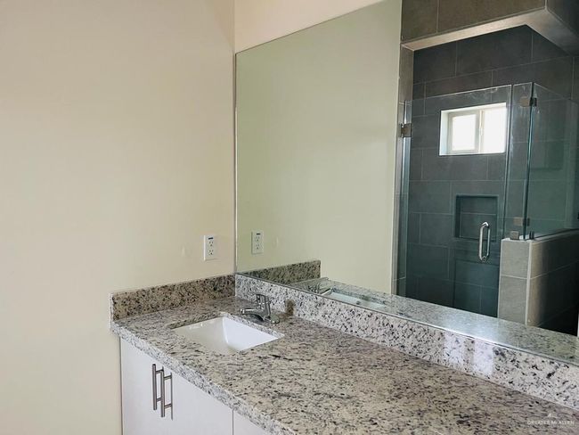 APT-2 - 1201 W Garfield Ave, Condo with 2 bedrooms, 2 bathrooms and 2 parking in Alton TX | Image 7