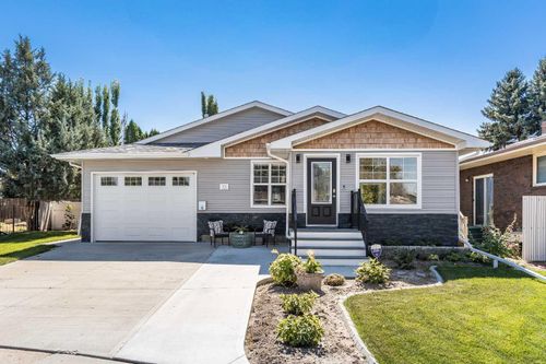 13 Violet Court Se, Medicine Hat, AB, T1B2A2 | Card Image