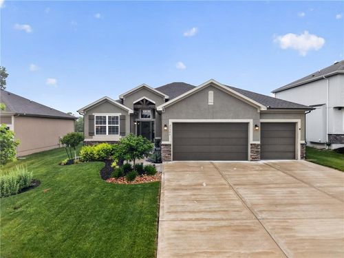 25326 144th St, Olathe, KS, 66061-7671 | Card Image