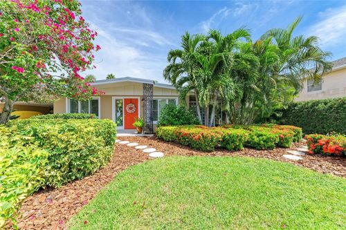 136 Crescent Dr, ANNA MARIA, FL, 34216 | Card Image