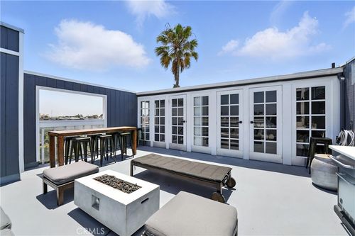 8-33 Reef St, Marina del Rey, CA, 90292-6725 | Card Image