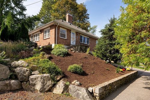 334 Mystic St, Arlington, MA, 02474-1103 | Card Image