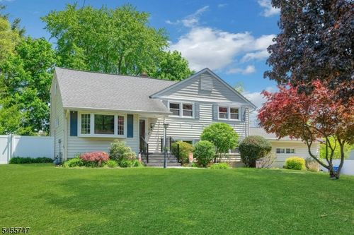 15 Maxine Dr, Morristown, NJ, 07960-4708 | Card Image