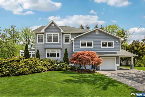 303 Pershing Ave, Ridgewood, NJ, 07450-2808 | Card Image