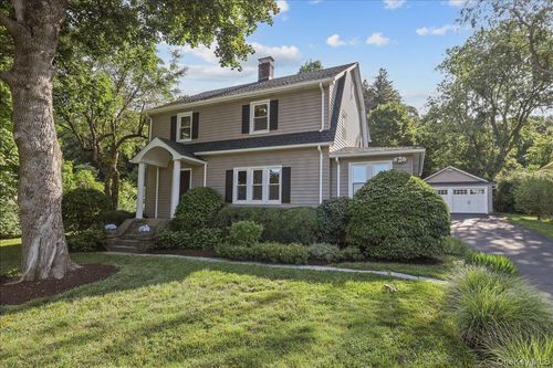 13 Washburn Rd, Mount Kisco, NY, 10549-1313 | Card Image