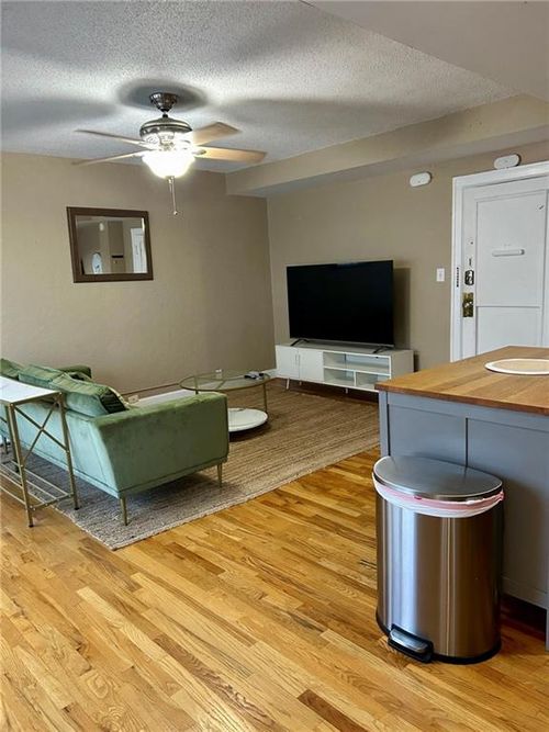 apt-8a-323 Emanuel Cleaver Ii Blvd, Kansas City, MO, 64112-1639 | Card Image
