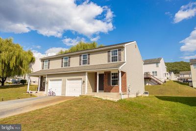 1027 Alexander Drive, House other with 3 bedrooms, 2 bathrooms and null parking in TEMPLE PA | Image 2