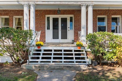 857 Whistler Ave, Fishers Island, NY, 06390-7922 | Card Image