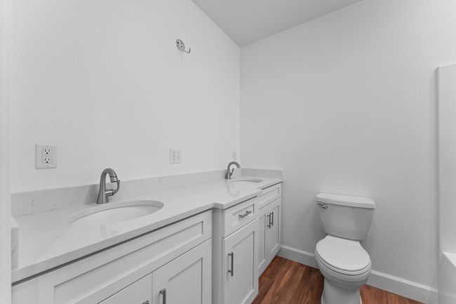 Lower Level Guest Full Bathroom | Image 42