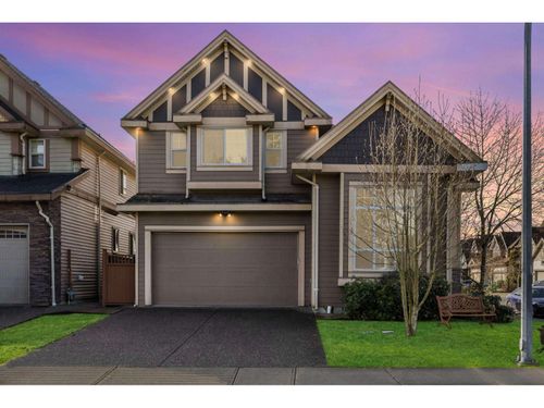7326 199 St, Langley, BC, V2Y1R9 | Card Image