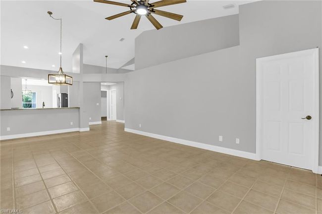 101 - 1660 Royal Cir, Condo with 3 bedrooms, 2 bathrooms and 2 parking in NAPLES FL | Image 5
