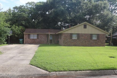 2807 Pinewood Ave, Pascagoula, MS, 39567-5248 | Card Image