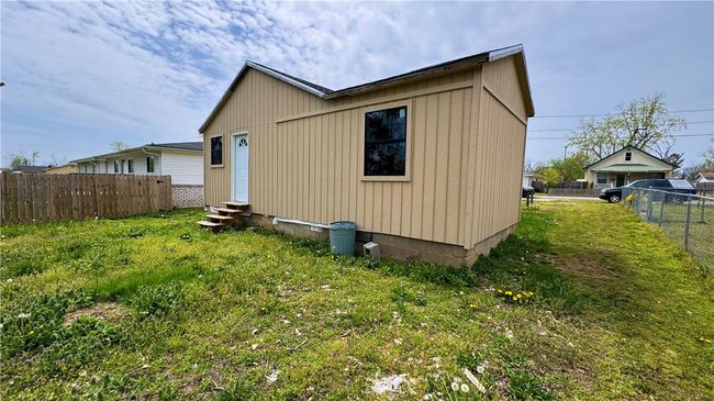1021 S B St, House other with 2 bedrooms, 2 bathrooms and null parking in Rogers AR | Image 6