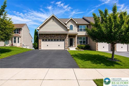 9675 Crescent Ln, BREINIGSVILLE, PA, 18031-1796 | Card Image