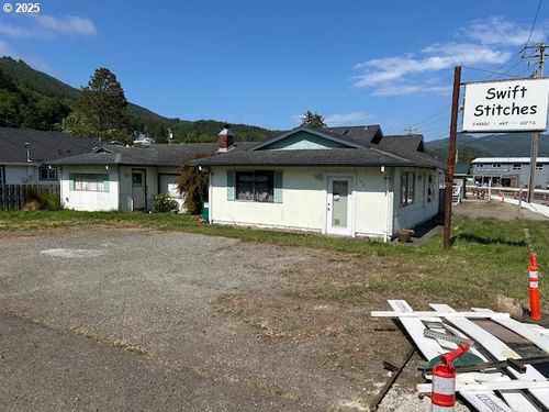 102 11th St, Garibaldi, OR, 97118-1100 | Card Image