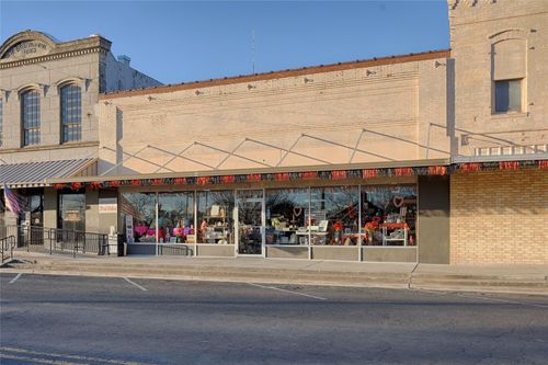 520 N Main St, Schulenburg, TX, 78956 | Card Image