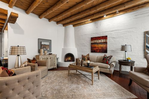 722 Bishops Lodge Road, Santa Fe, NM, 87501 | Card Image