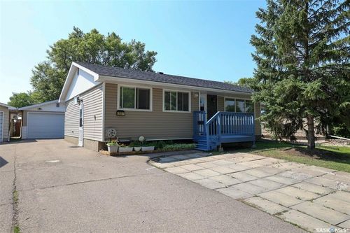 207 Cambridge Ave, Regina, SK, S4N0L6 | Card Image