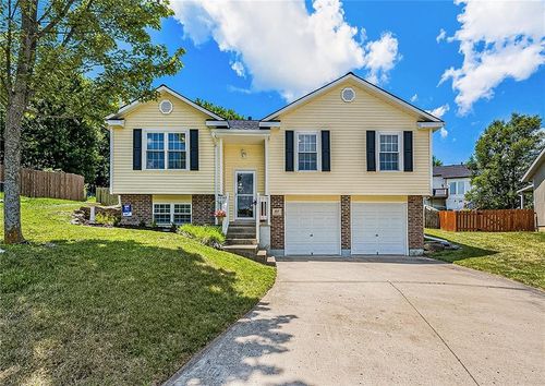 1017 Sw Primrose Ct, Grain Valley, MO, 64029-9636 | Card Image
