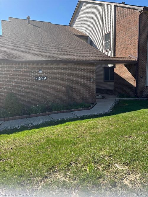 201-6689 Ridgefield Circle, West Bloomfield Charter Township, MI, 48322 | Card Image