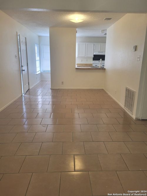 6915 Ashbrook, San Antonio, TX, 78239-3351 | Card Image