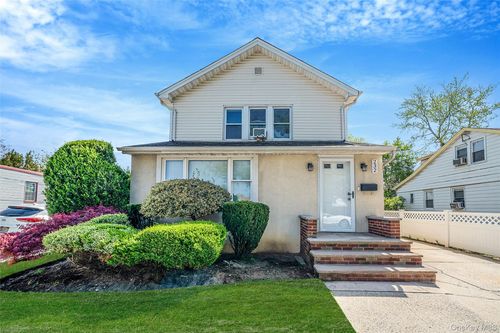 232 Waldorf Ave, Elmont, NY, 11003-2111 | Card Image